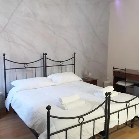 Al Centro Storico לינה וארוחת בוקר 4*