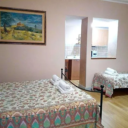 Al Centro Storico לינה וארוחת בוקר 4*